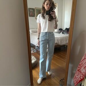 abercrombie and fitch 90s high rise relaxed jean. light blue wash, size 26 / 2R